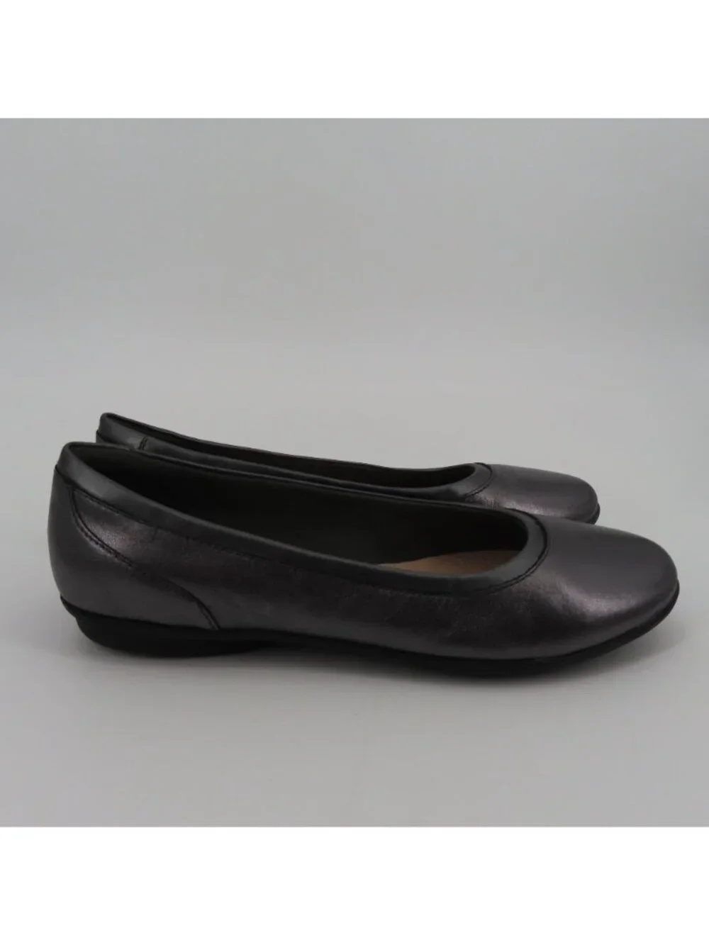 Clarks Collection Women 8.5 M Gray Shimmer Round Toe Ballet Flats Comfort Shoes